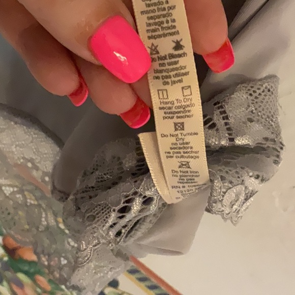 Rhonda Shear Pin Up Smoothing Tank w/Built In Bra, Size XL, Gray - Picture 9 of 10